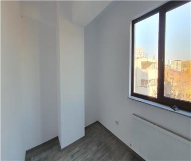 Apartament Nou 3 camere  de vanzare  Centru