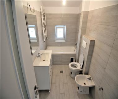 Apartament Nou 3 camere  de vanzare  C.U.G.