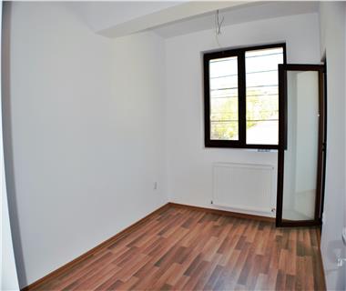 Apartament Nou 3 camere  de vanzare  Centru