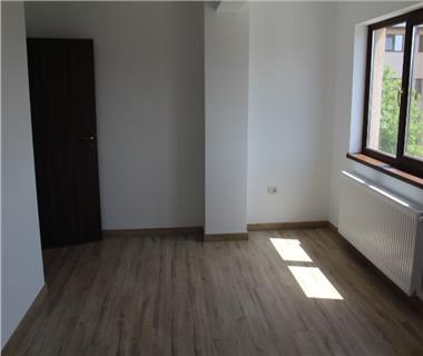 Apartament Nou 3 camere  de vanzare  C.U.G.