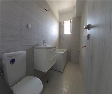 Apartament Nou 3 camere  de vanzare  C.U.G.