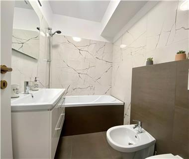 Apartament Nou 3 camere  de vanzare  C.U.G.