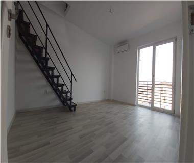 Apartament Nou 3 camere  de vanzare  C.U.G.