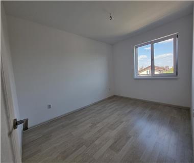 Apartament Nou 3 camere  de vanzare  C.U.G.