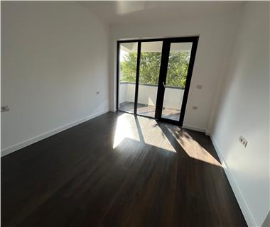 Apartament Nou 3 camere  de vanzare  Nicolina  C.U.G.