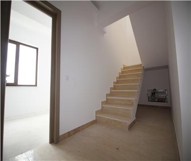 Apartament Nou 3 camere  de vanzare  Centru