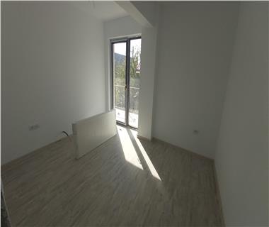 Apartament Nou 3 camere  de vanzare  C.U.G.