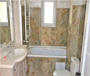 Apartament Nou 4 camere  de vanzare  C.U.G  Valea Adanca